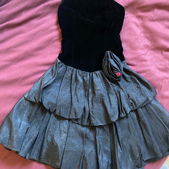 Vintage Black Halter Dress With Flower Detail - Picture 3 of 10